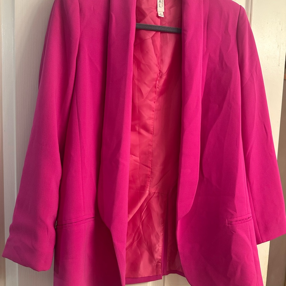 Mural Women's Pink Blazer - Picture 15 of 15